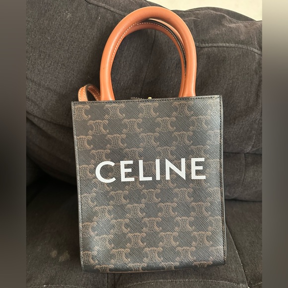 Celine Vertical Mini Cabas Triomphe Excellent condition with strap authentic - Picture 3 of 13